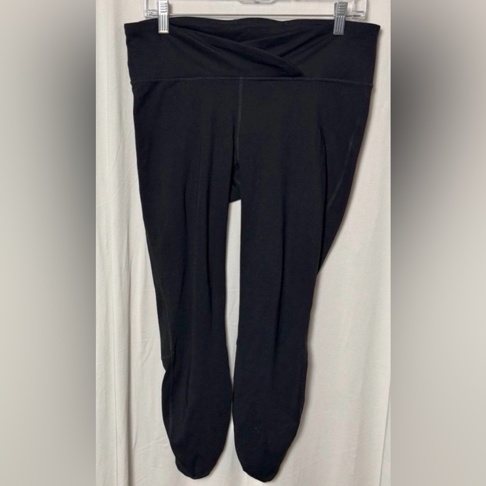 GapFIT Maternity Black Crossover Under Belly Leggings Size Medium